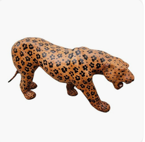 Bellissima statuina leopardo